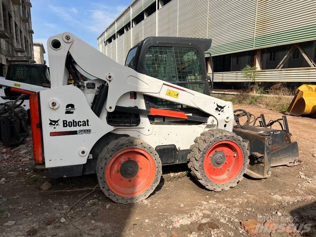 Bobcat S750 Smykem řízené nakladače