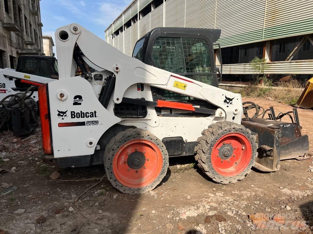 Bobcat S750 Smykem řízené nakladače