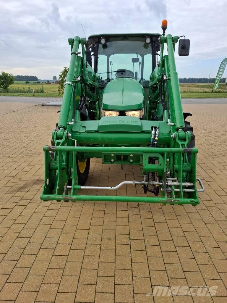 John Deere 5100M Traktory