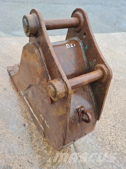  18 BUCKET, 60mm PINS Lopaty