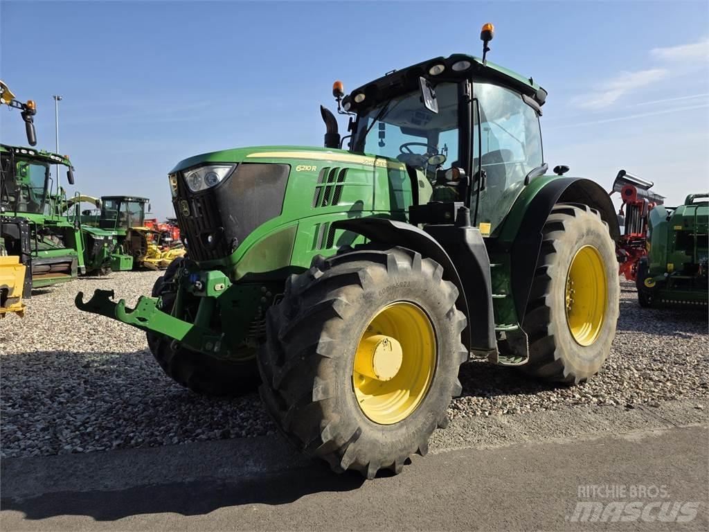 John Deere 6210R Traktory