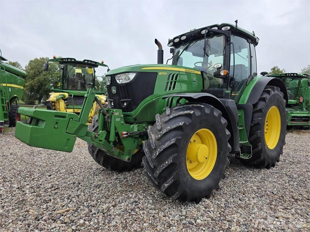 John Deere 6215R Traktory