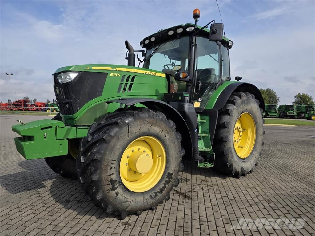 John Deere 6215R Traktory