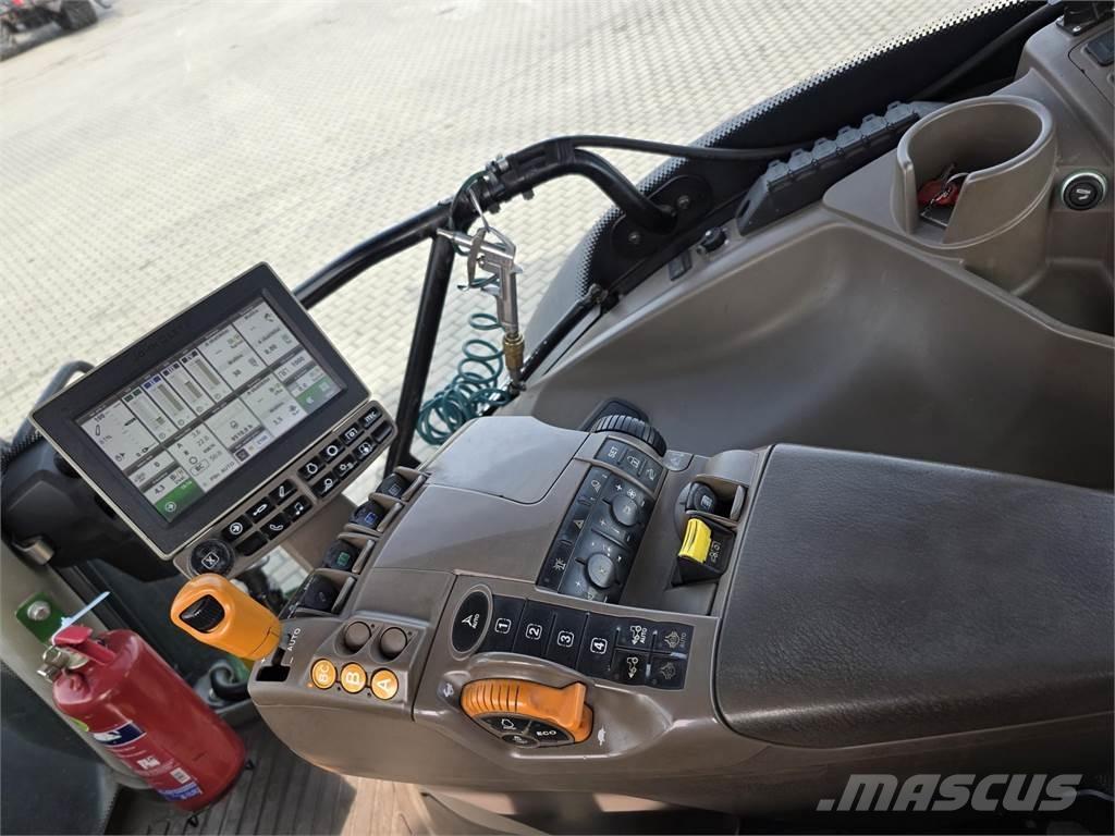 John Deere 6215R Traktory
