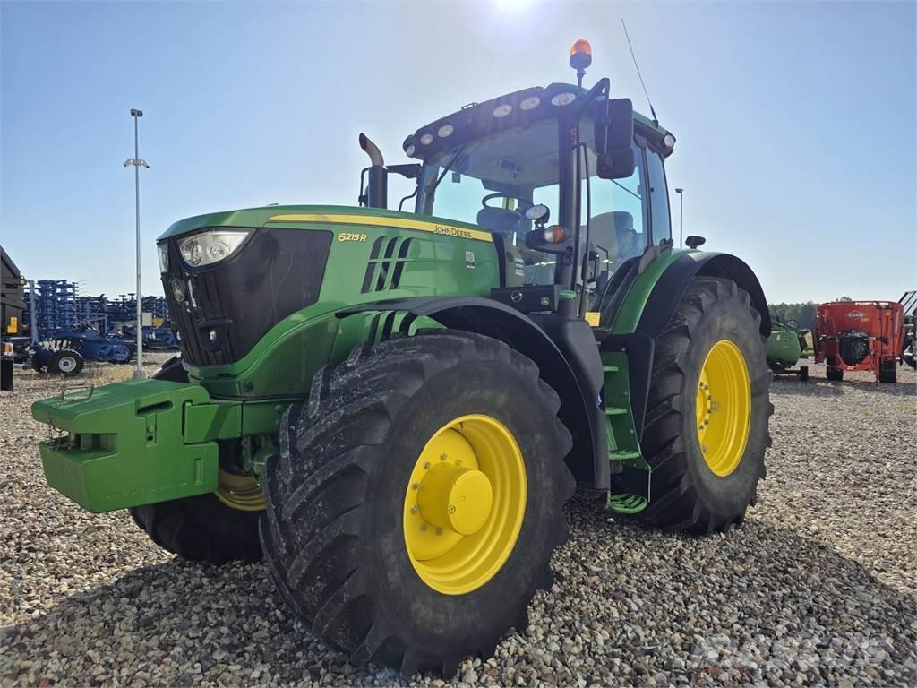 John Deere 6215R Traktory