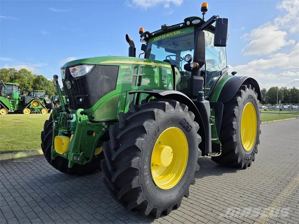 John Deere 6250R Traktory
