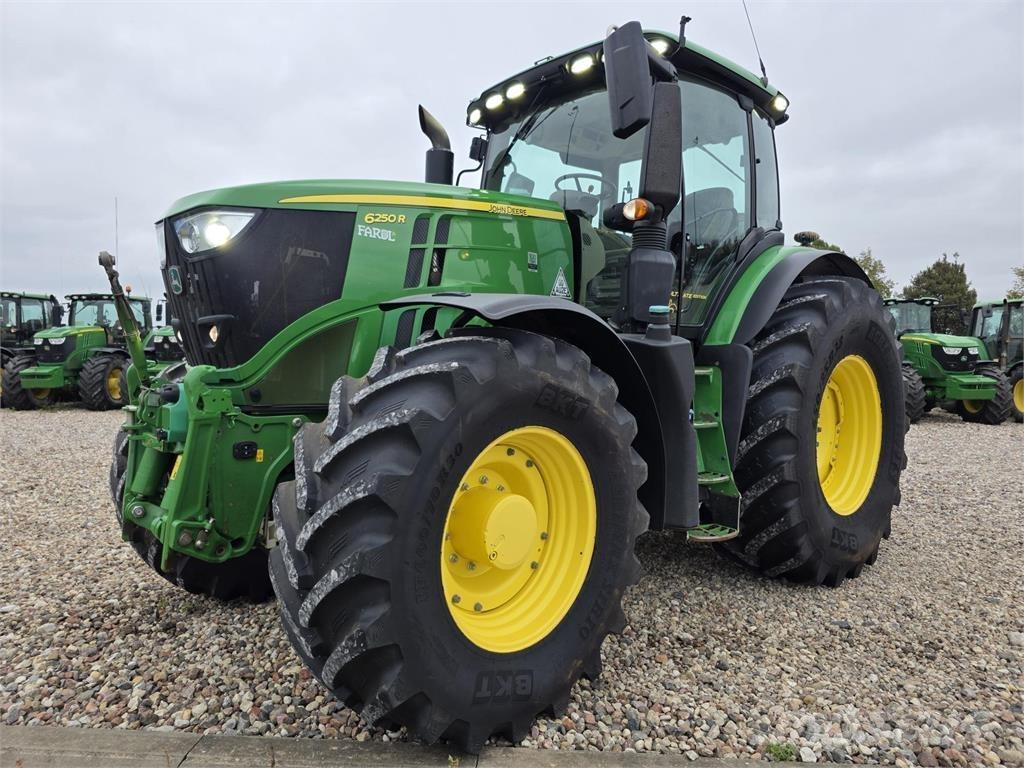 John Deere 6250R Traktory