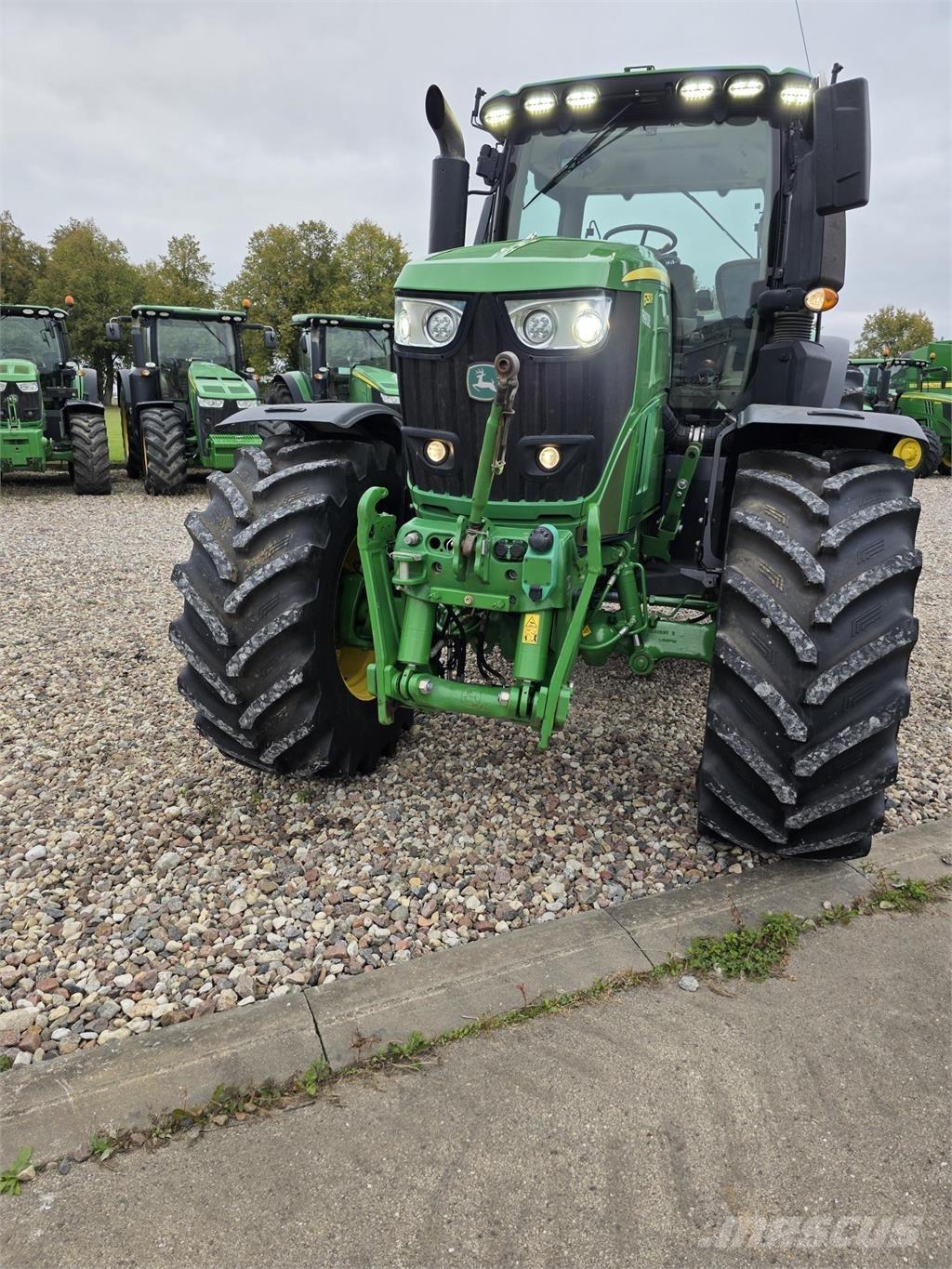 John Deere 6250R Traktory
