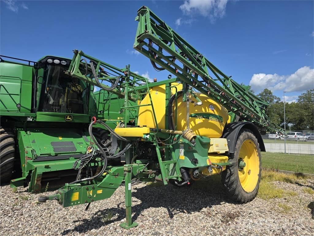 John Deere 740 Tažené postřikovače