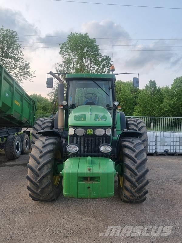 John Deere 7820 Traktory