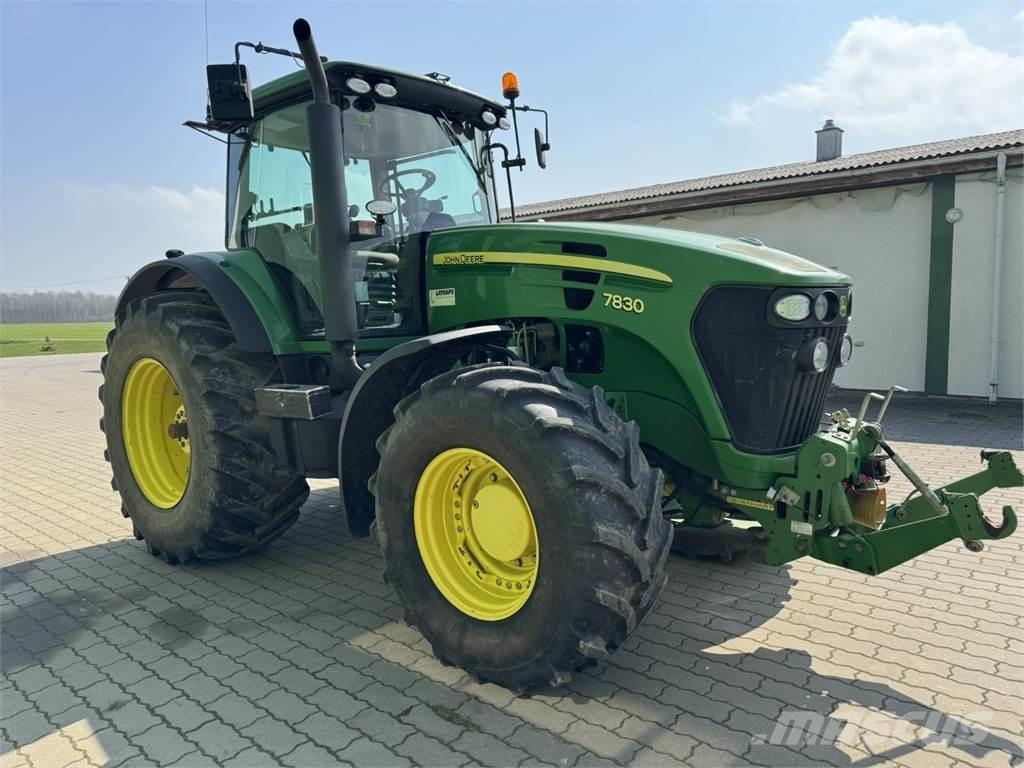 John Deere 7830 Traktory
