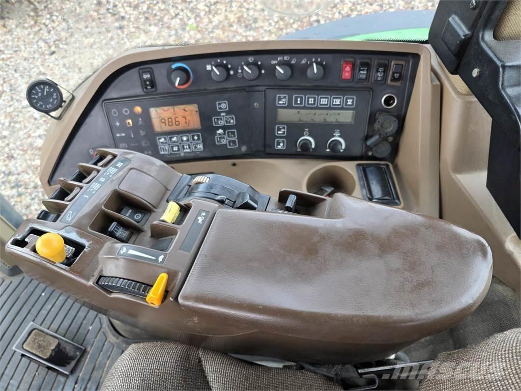 John Deere 8220 Traktory