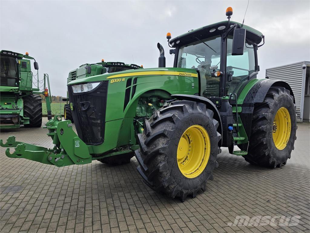 John Deere 8320R Traktory