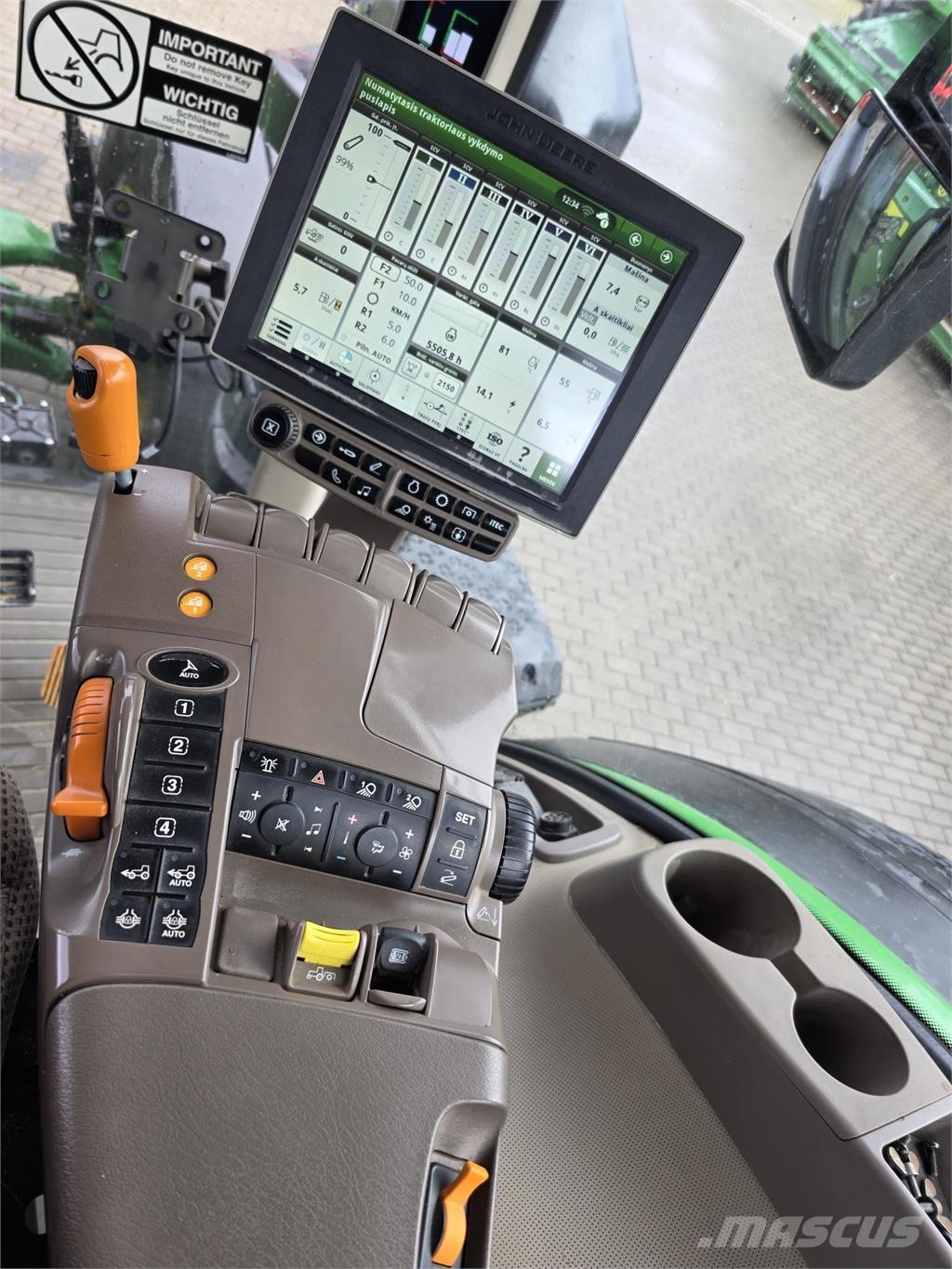 John Deere 8320R Traktory