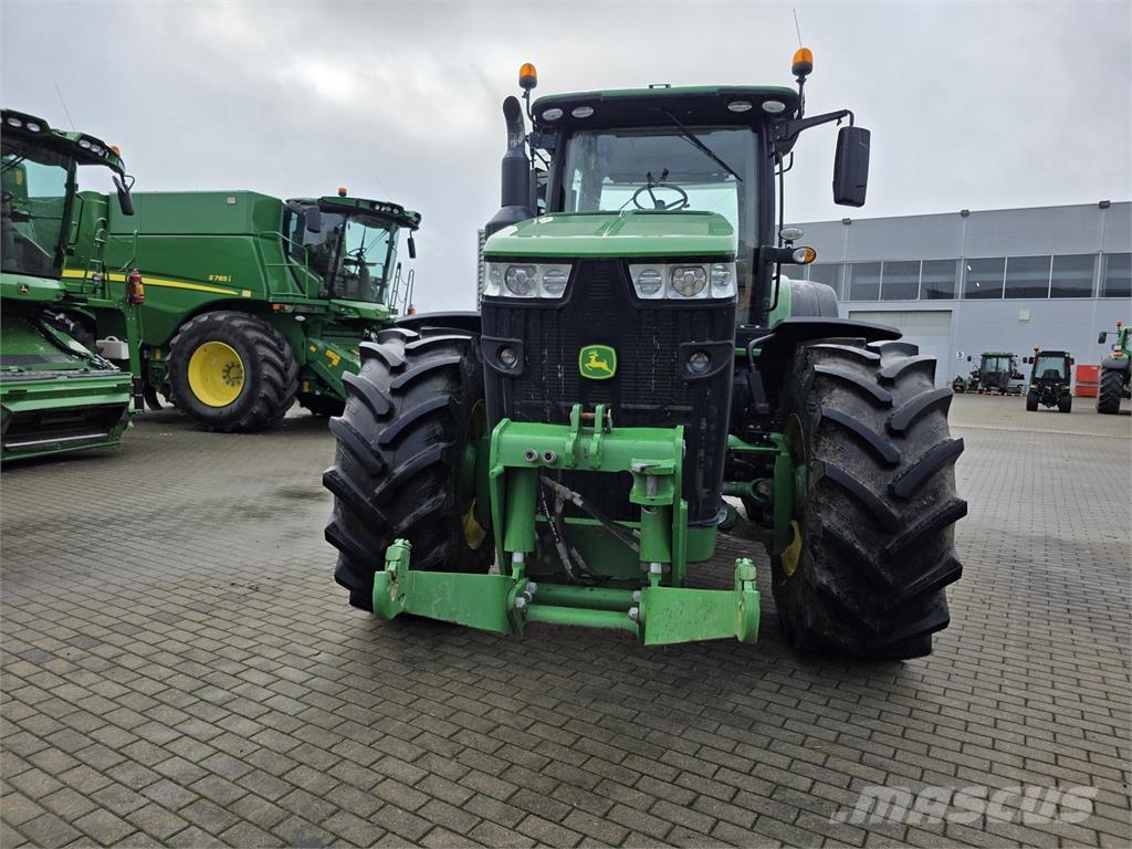 John Deere 8320R Traktory