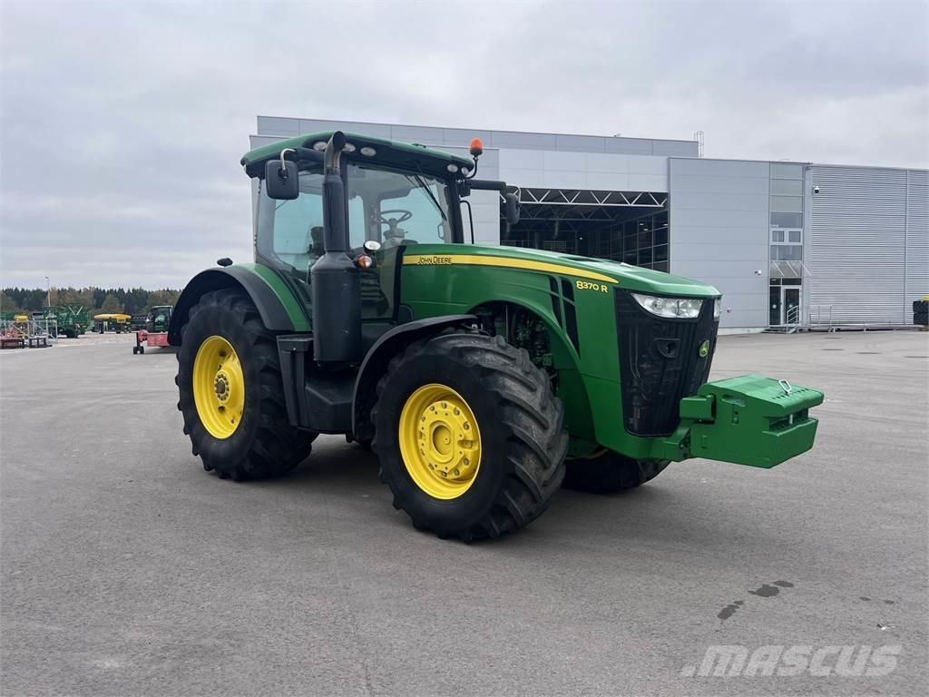 John Deere 8370R Traktory