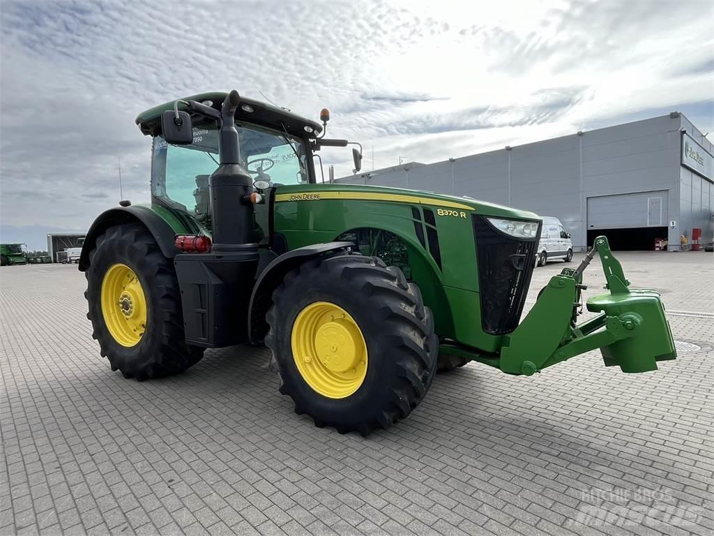 John Deere 8370R Traktory