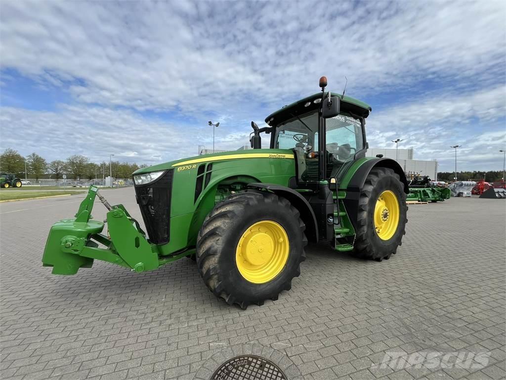 John Deere 8370R Traktory
