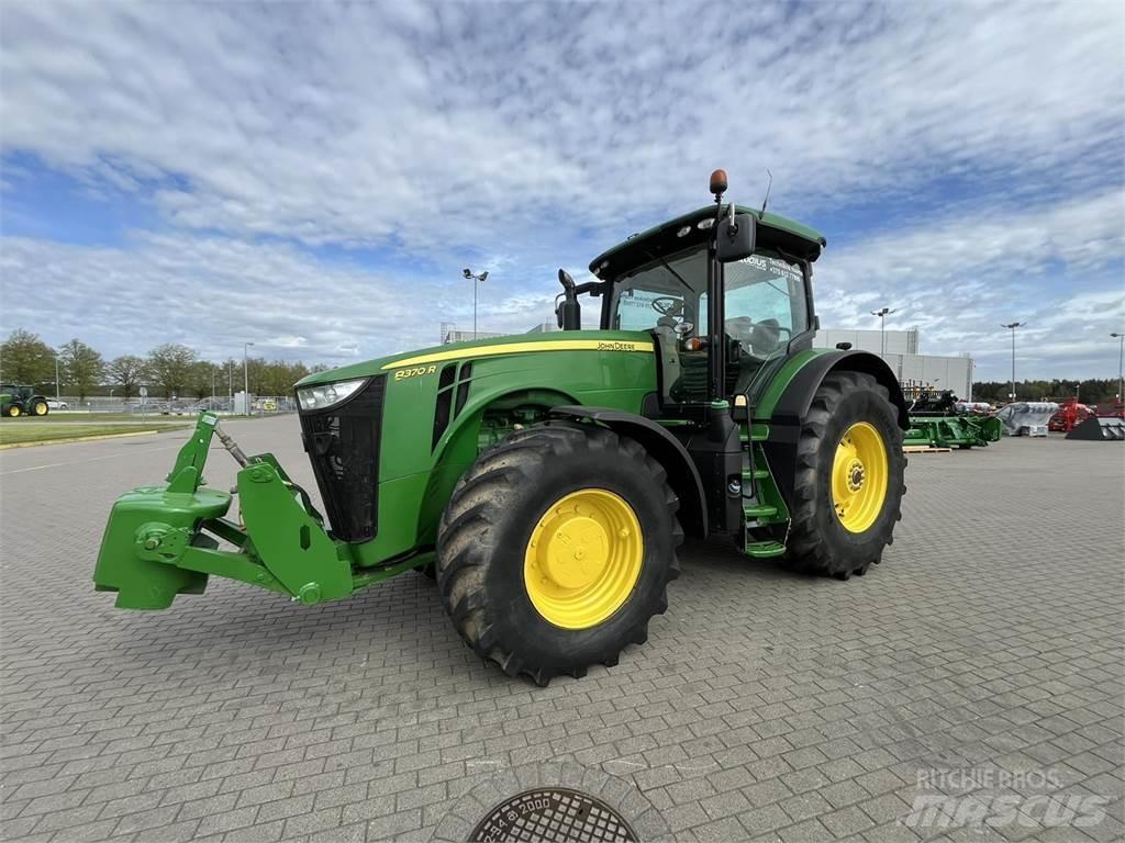 John Deere 8370R Traktory