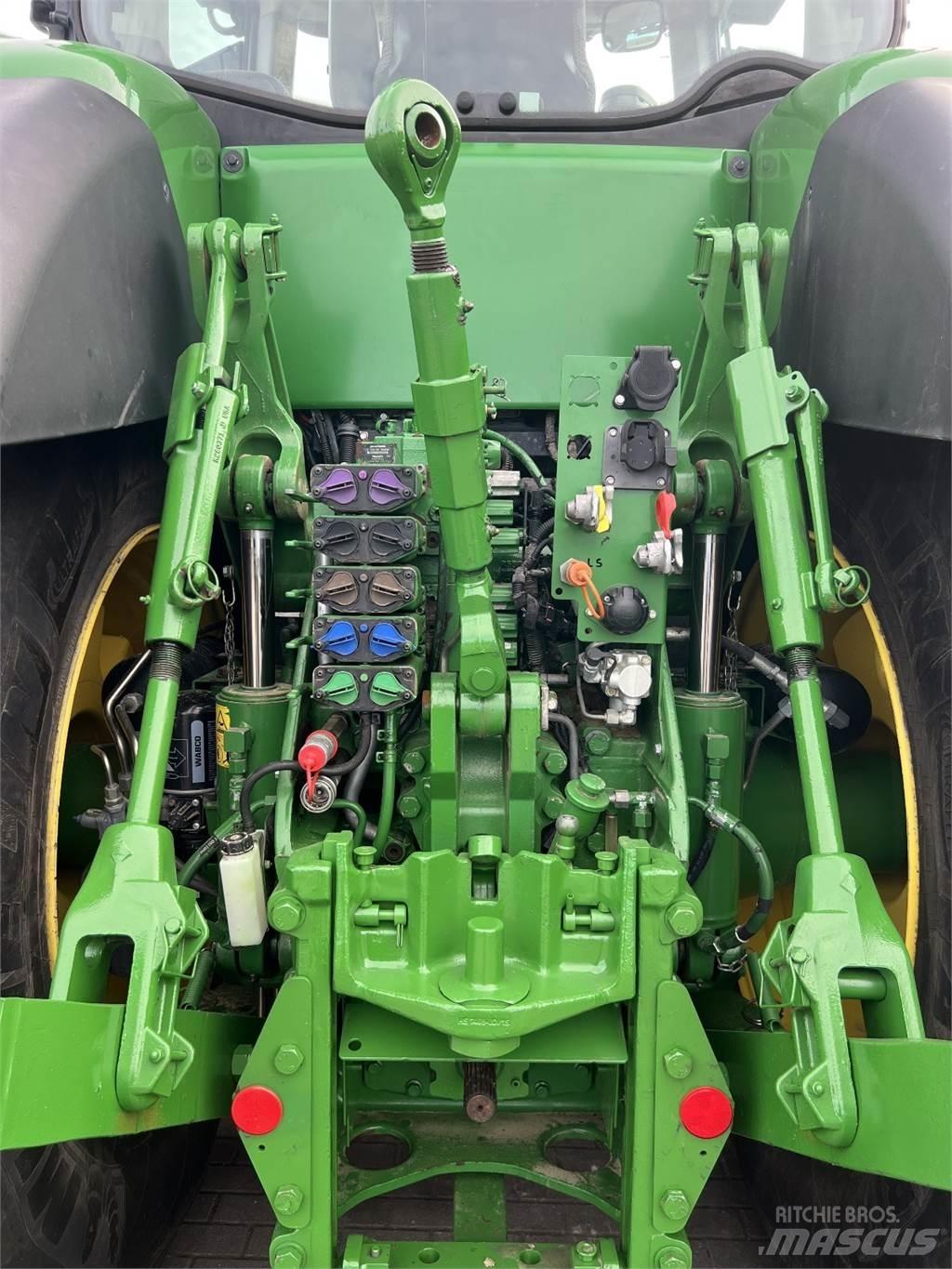 John Deere 8400R Traktory