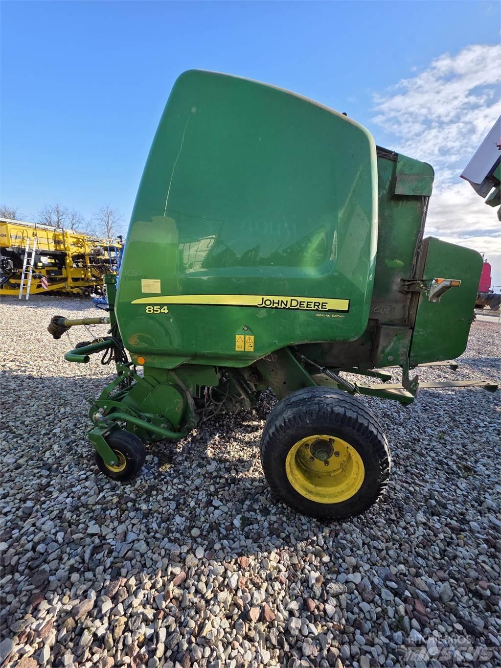 John Deere 854 Lis na válcové balíky