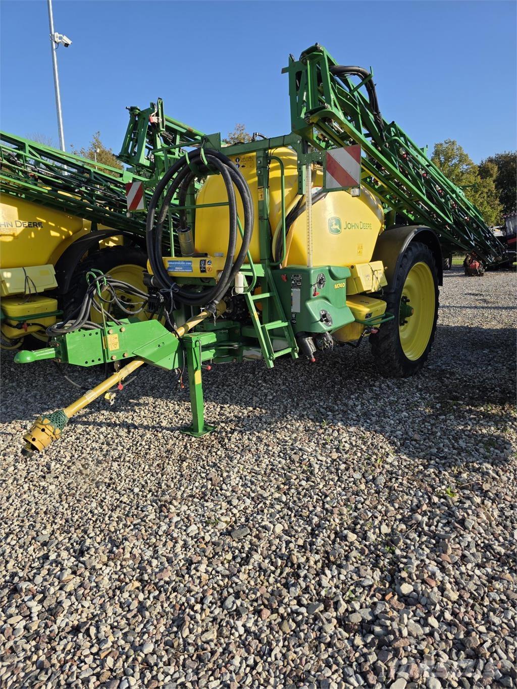 John Deere M740 Tažené postřikovače