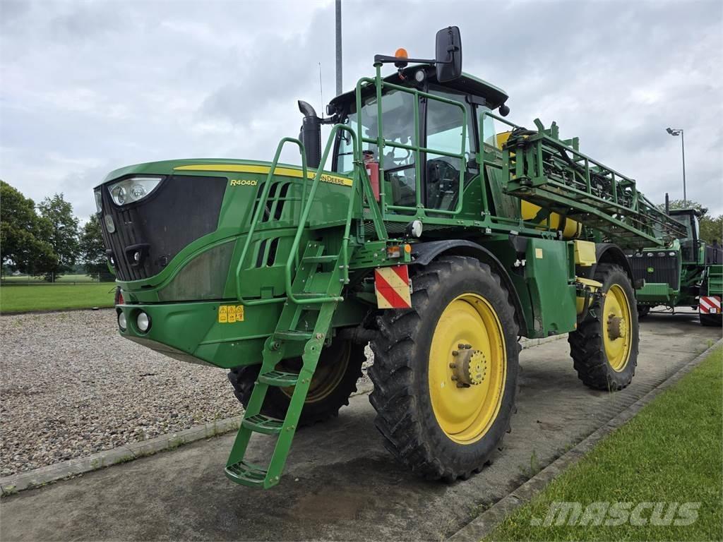 John Deere R4040i Tažené postřikovače
