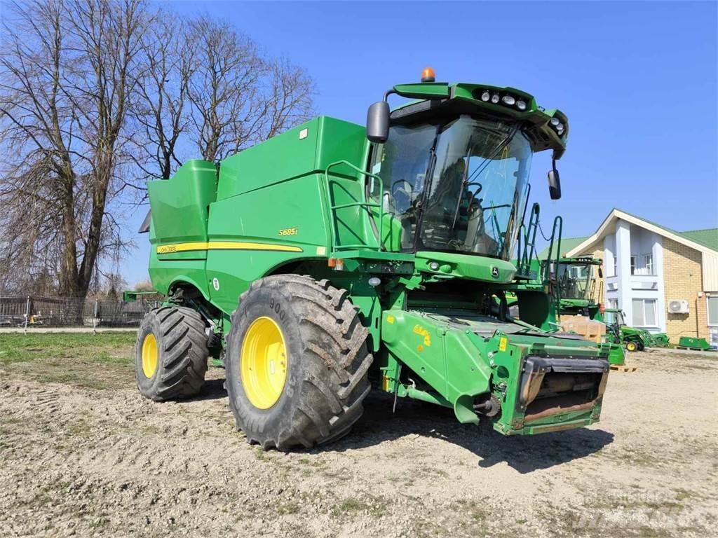 John Deere S685 Sklízecí mlátičky