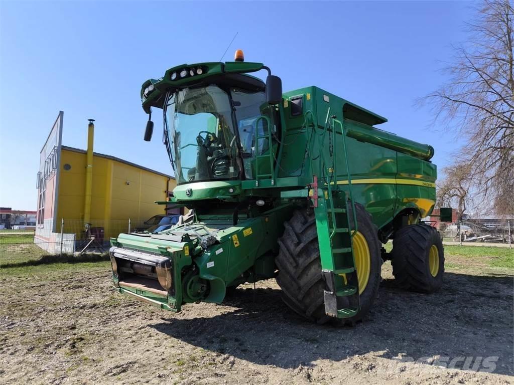John Deere S685 Sklízecí mlátičky