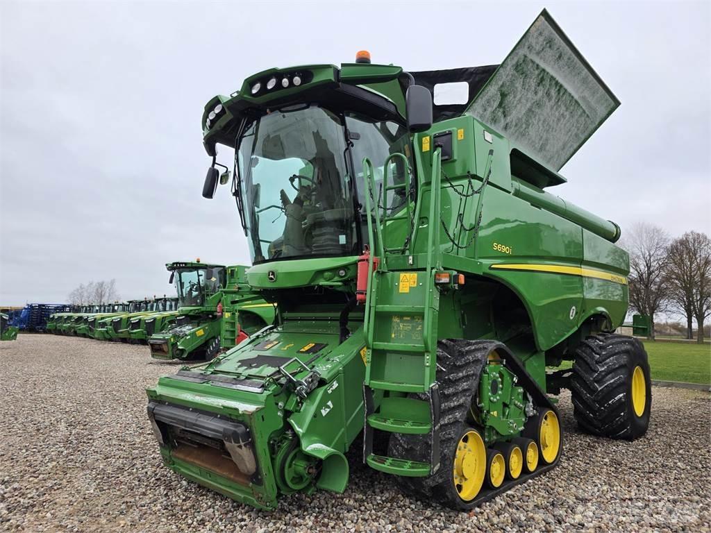 John Deere S690 Sklízecí mlátičky