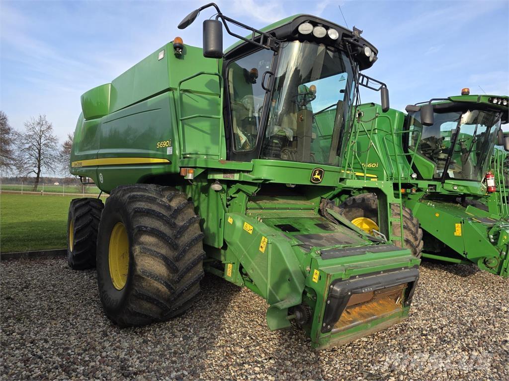 John Deere S690 Sklízecí mlátičky
