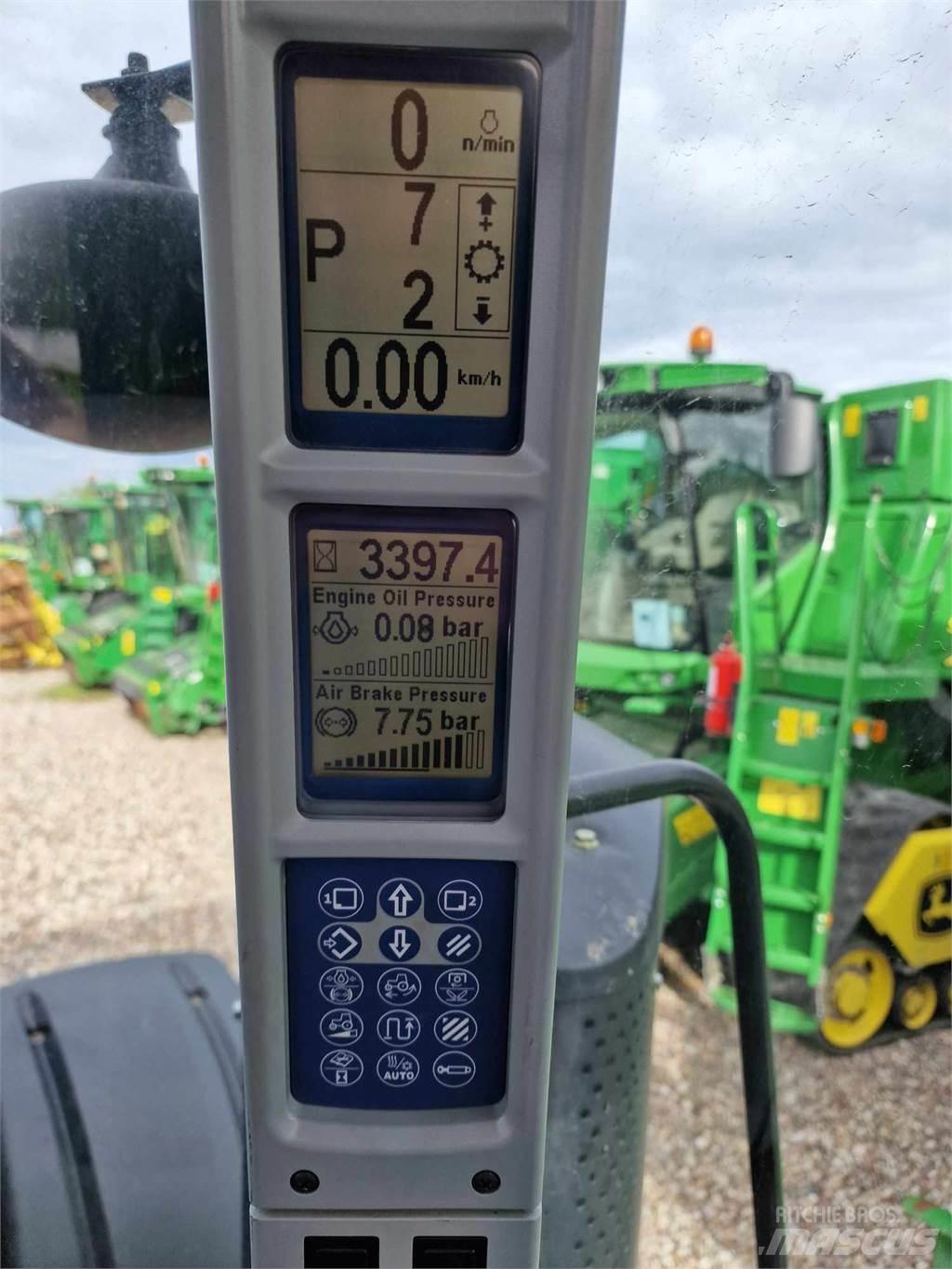 New Holland T8.410 Traktory