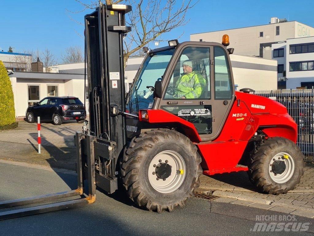 Manitou M50.4 Terénní vysokozdvižné vozíky