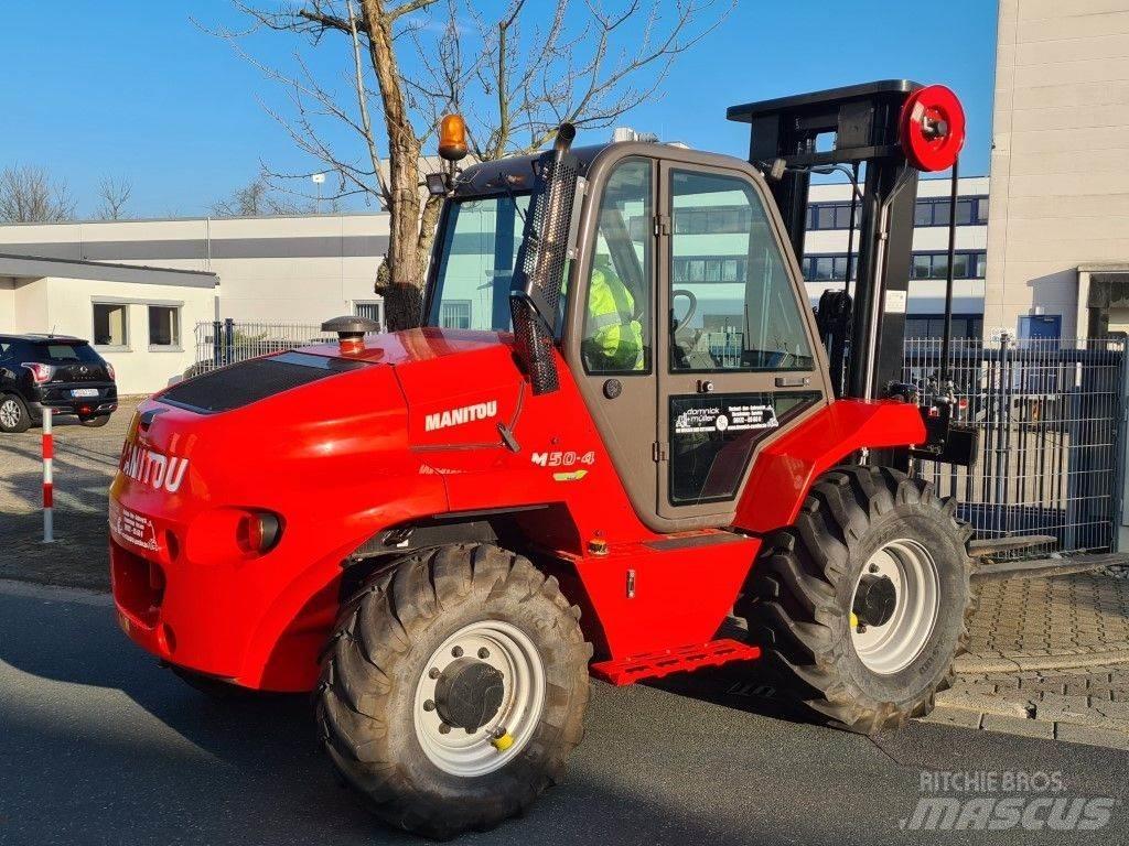 Manitou M50.4 Terénní vysokozdvižné vozíky