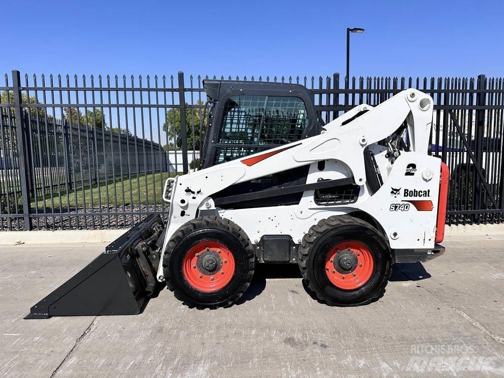 Bobcat S740 Smykem řízené nakladače