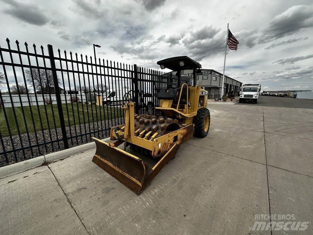 CAT CP-323C Traktory