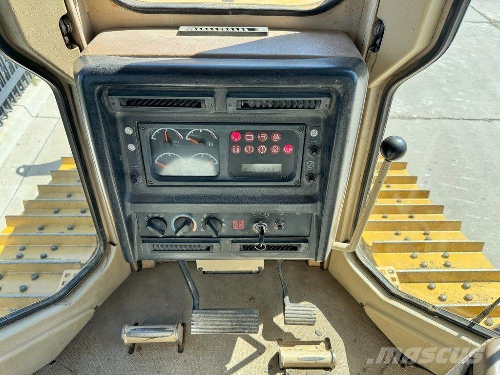 CAT D5M XL Pásové dozery