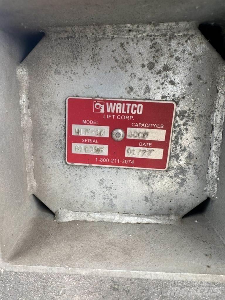  Waltco HLF-30 Nákladní výtahy