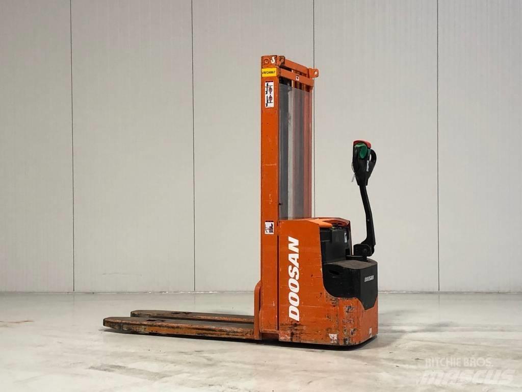 Doosan LEDS12.5C Ručně vedené vysokozdvižné vozíky