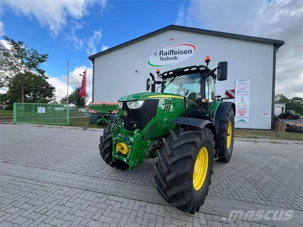 John Deere 6215 R Traktory