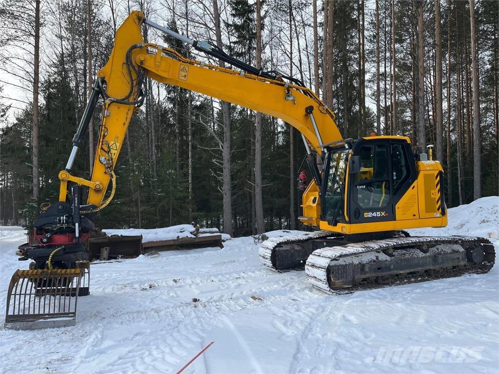 JCB 245 XR Pásová rýpadla