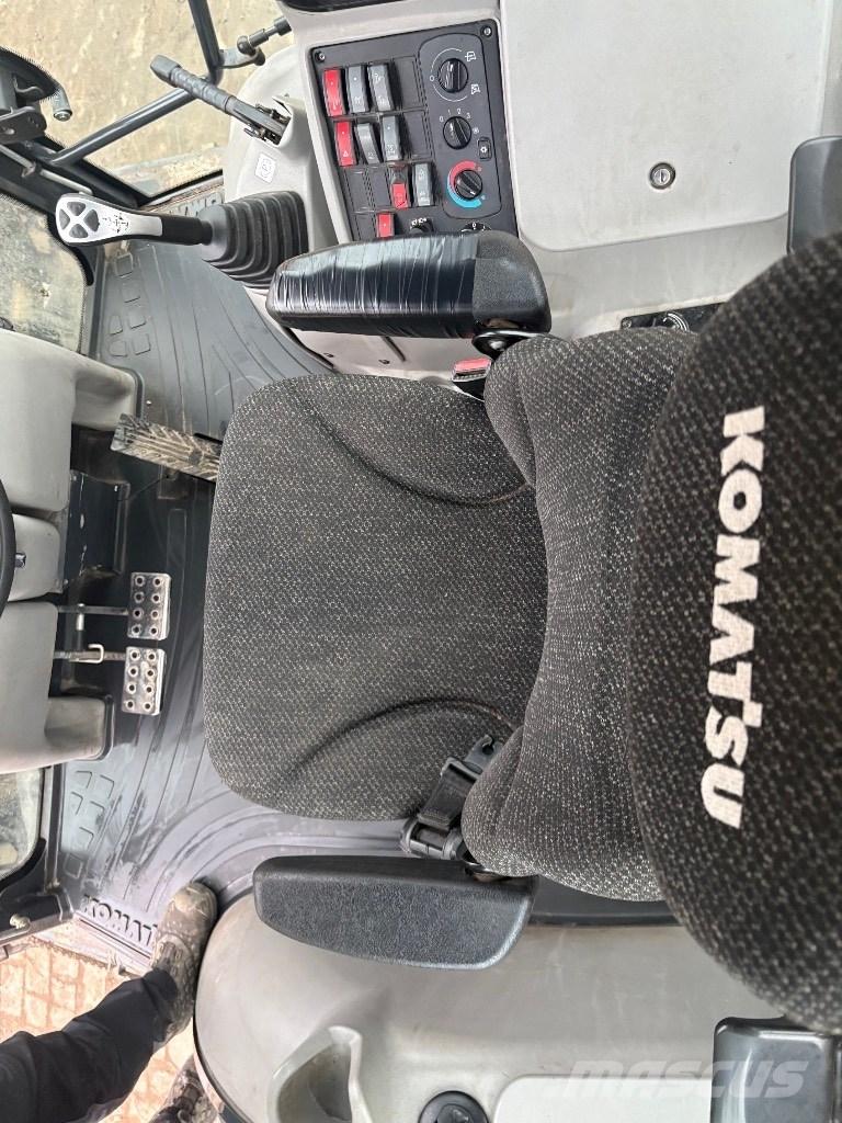 Komatsu WB 97 S Rýpadlo-nakladače