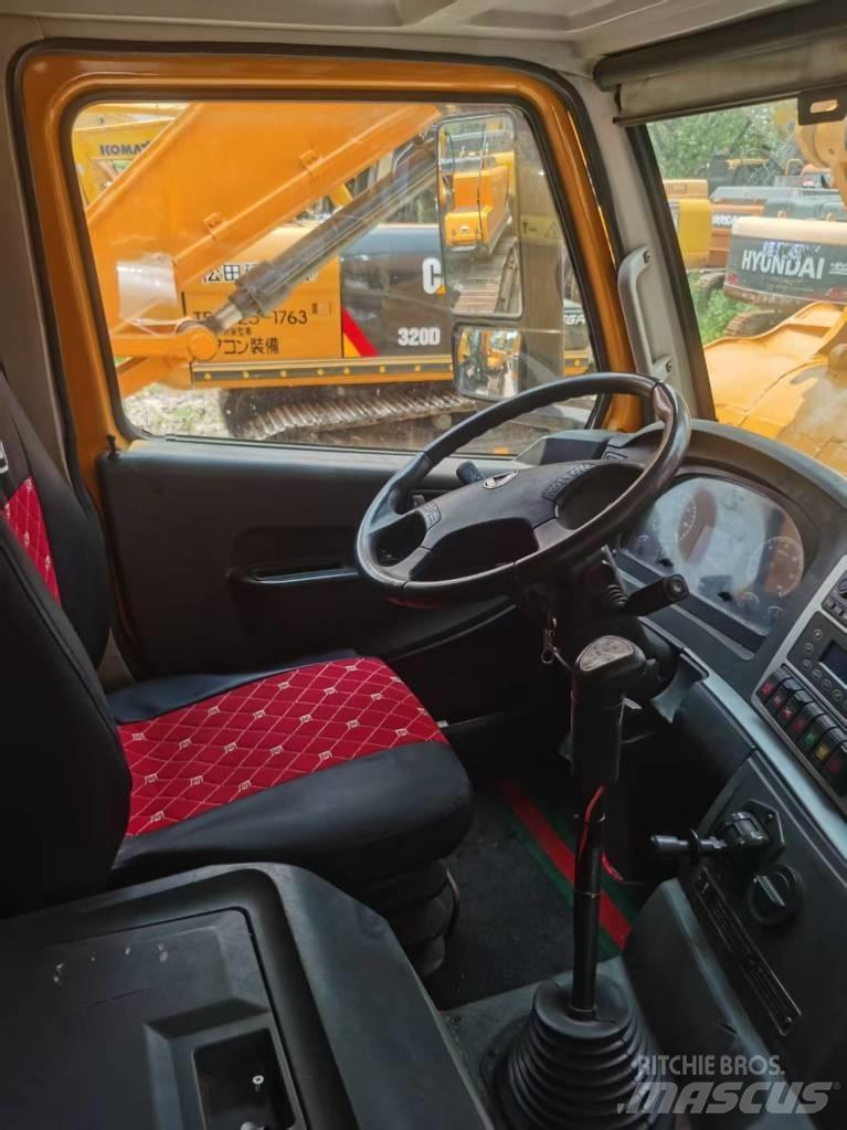 XCMG XCT 80 Univerzální terénní jeřáby