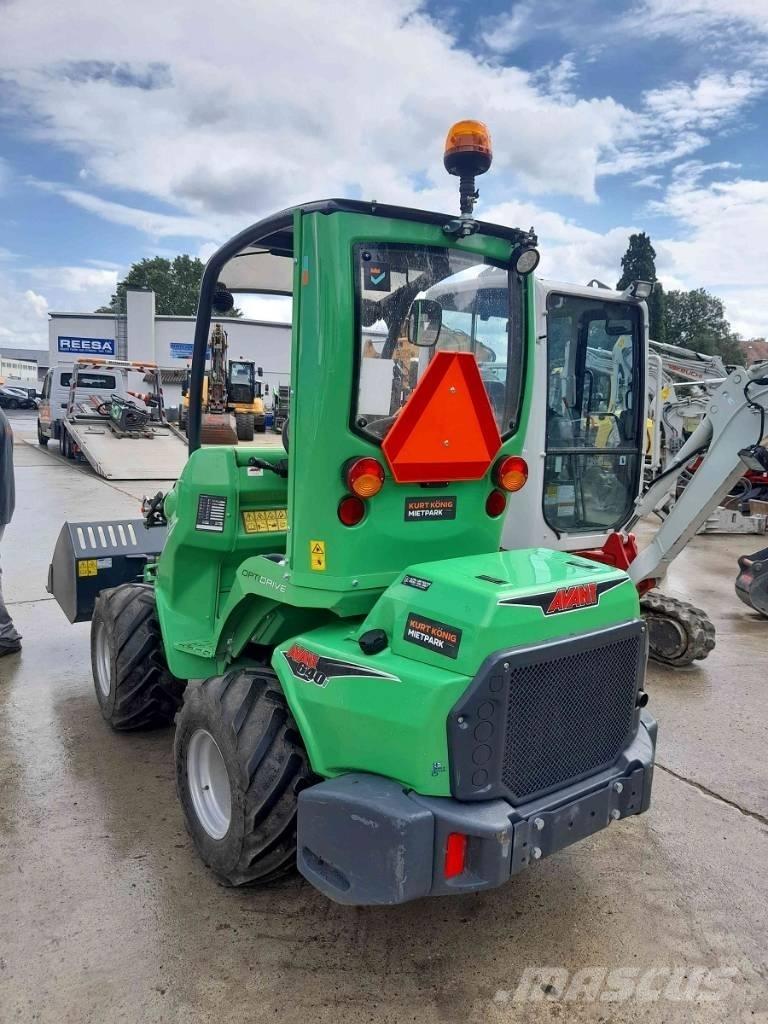 Avant 640i Smykem řízené nakladače