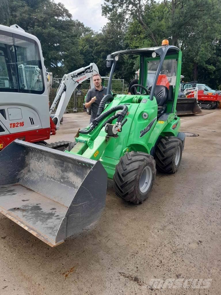 Avant 640i Smykem řízené nakladače