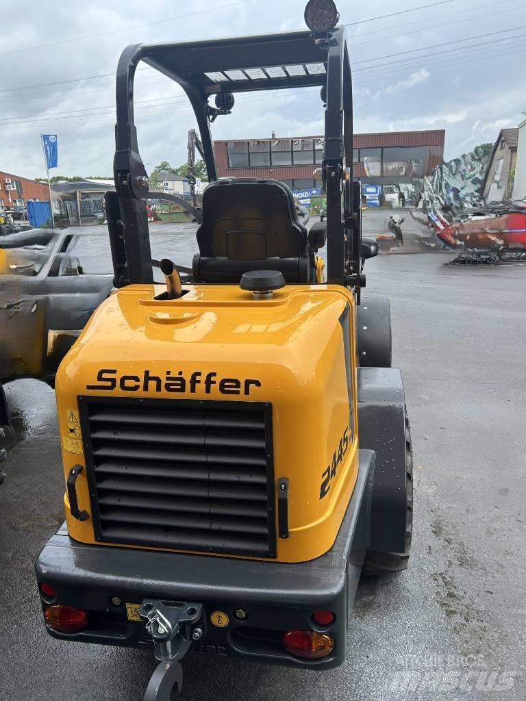 Schäffer 2445S Smykem řízené nakladače