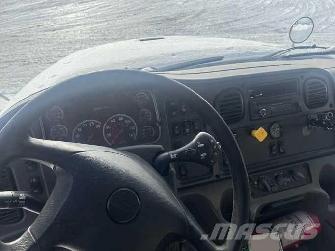 Freightliner M2-112 Skříňová nástavba