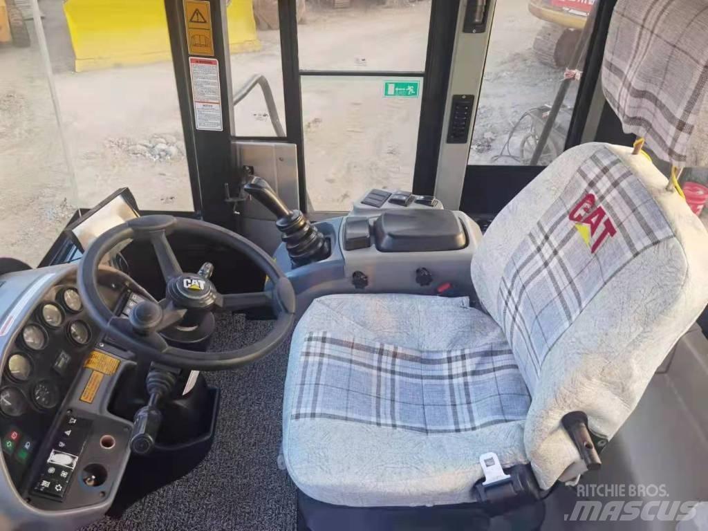 CAT 966 H Kolové nakladače
