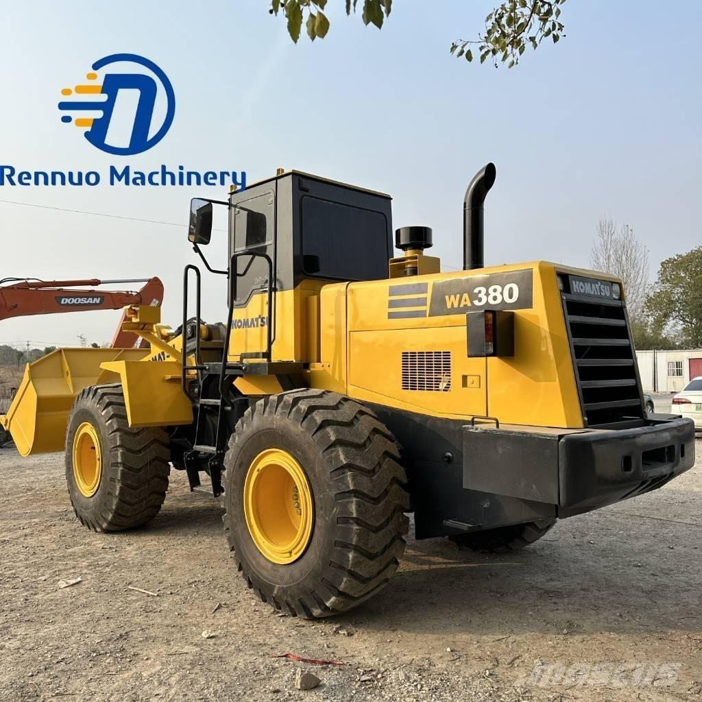 Komatsu WA380 Kolové nakladače