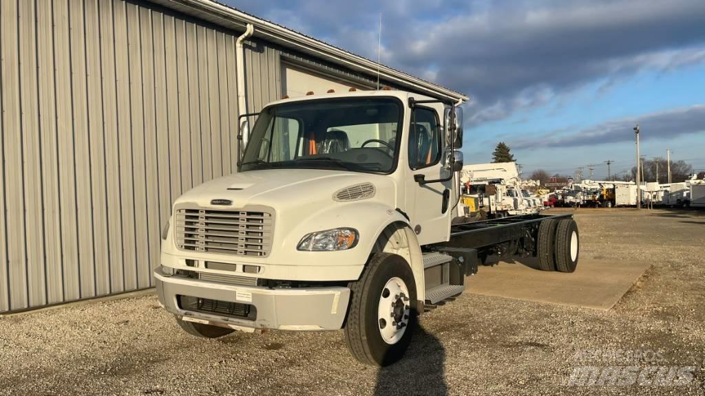 Freightliner M2 Nákladní vozidlo bez nástavby